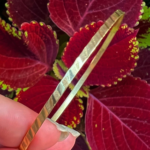 VINTAGE EUROPEAN 14K YELLOW GOLD ORNATE DESIGN BANGLE BRACELET GREAT STACKING - Picture 2 of 16